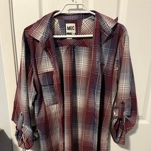 MEC lightweight button-down shirt size L